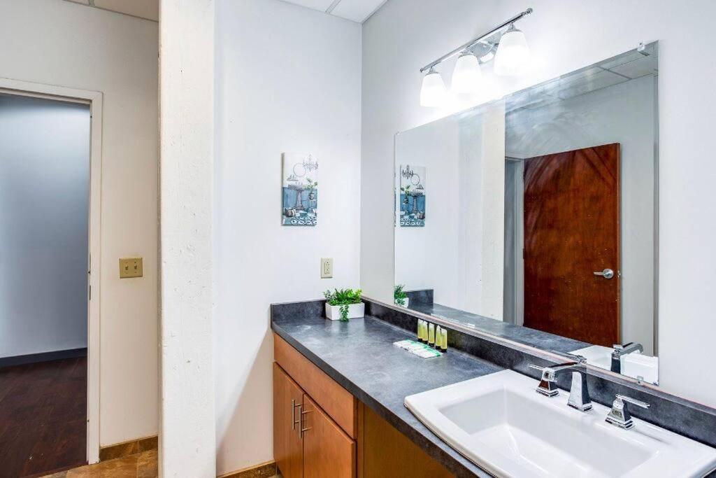 Centric Ny Style Loft W/King Bed Apartment Rochester Ngoại thất bức ảnh